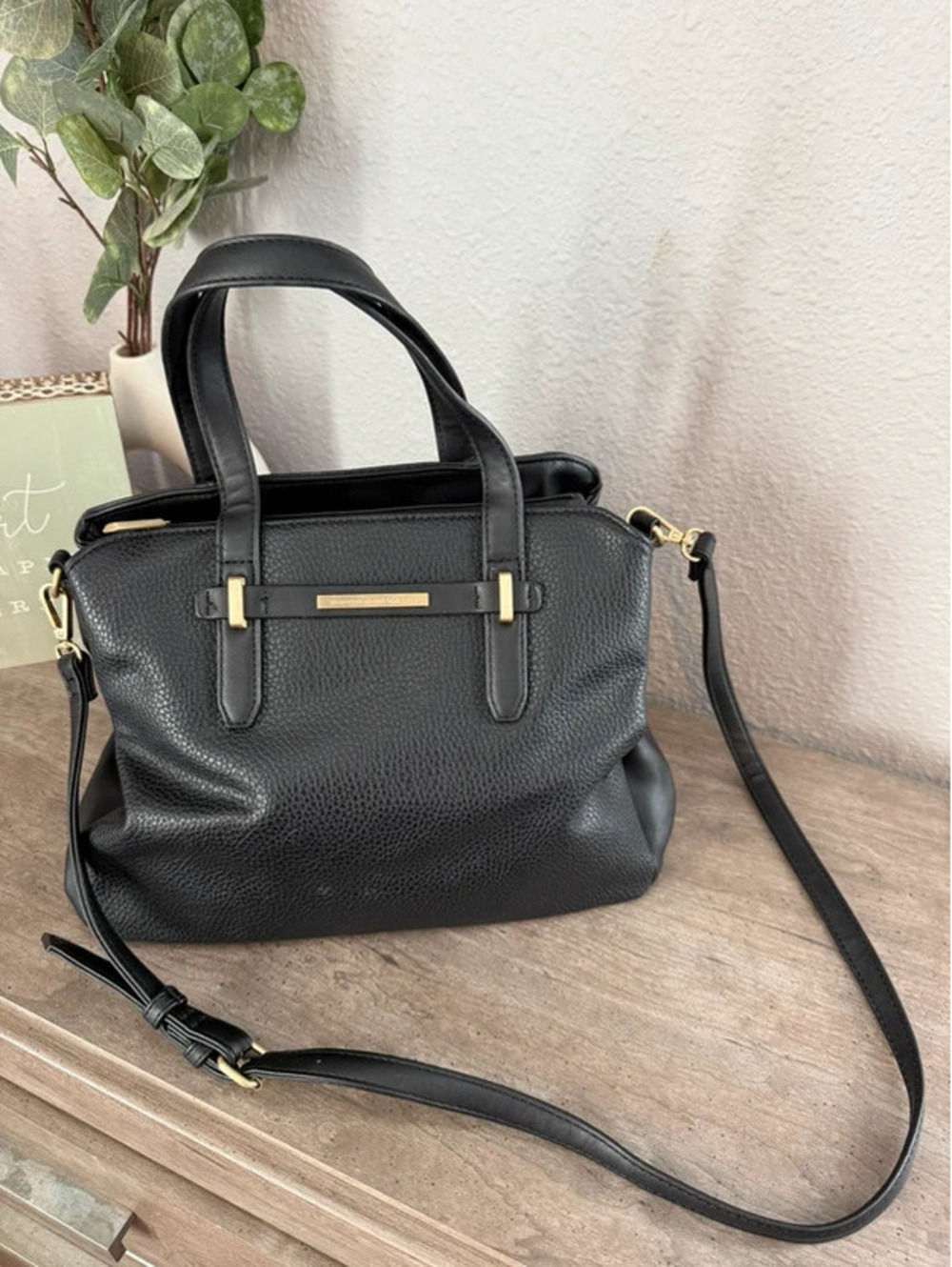 Kenneth Cole reaction black crossbody purse